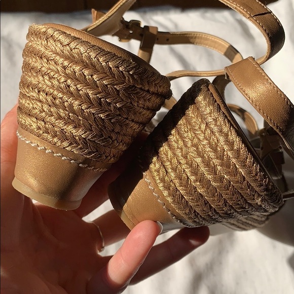 Stuart Weitzman Flat Gold Platform Sandals - Picture 5 of 8